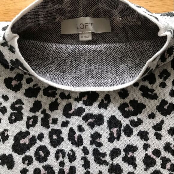 LOFT Classic animal print mock neck cotton tunic sweater Size M LIKE NEW - Picture 2 of 5